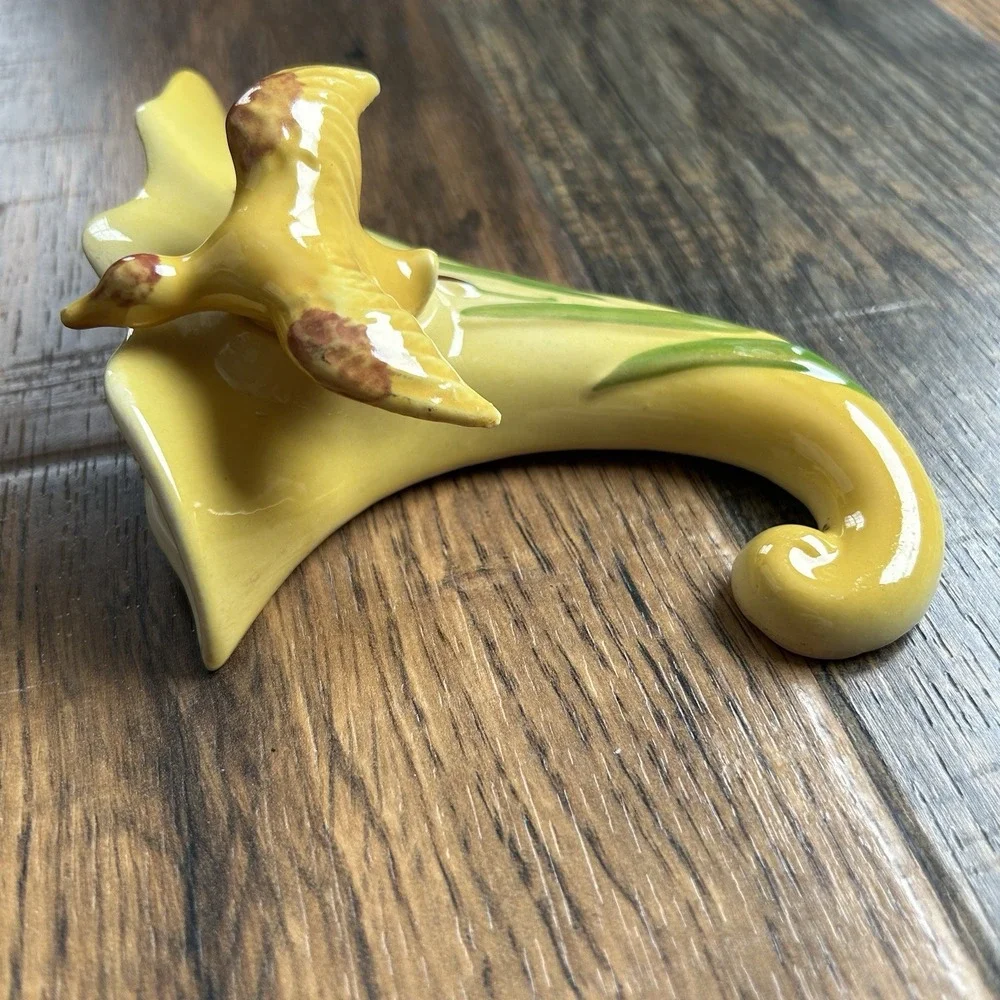 Vintage Ceramic Bird Wall Pocket Vase Cattails MCM Patented 149144